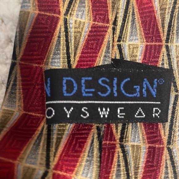 InDesign boyswear tie burgundy button down long sleeve shirt khaki shorts boy 2T - Picture 11 of 11